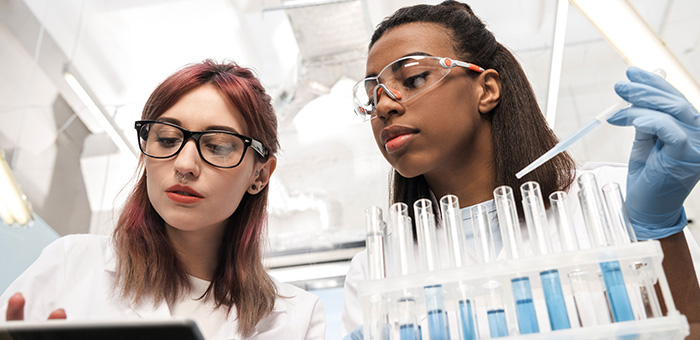 two female lab students